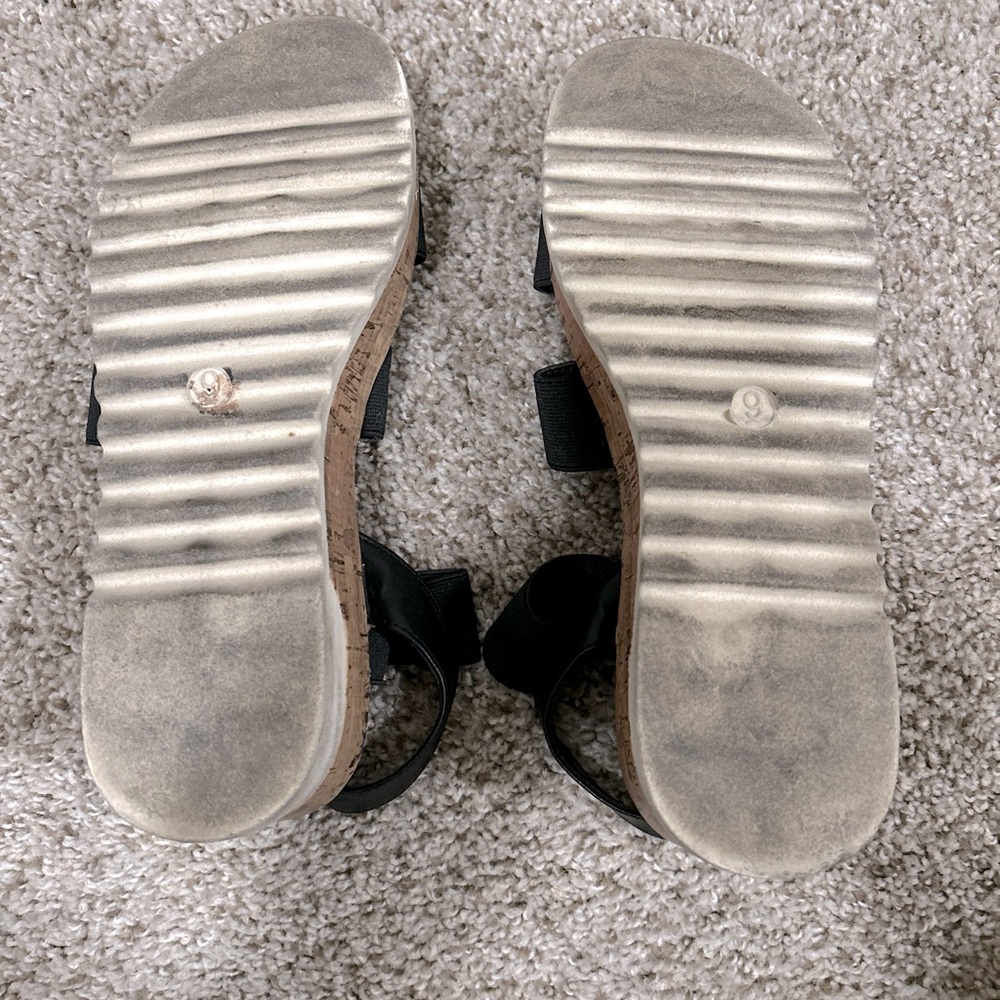 Universal Thread Sandals - Size 9.5 - Picture 5 of 6